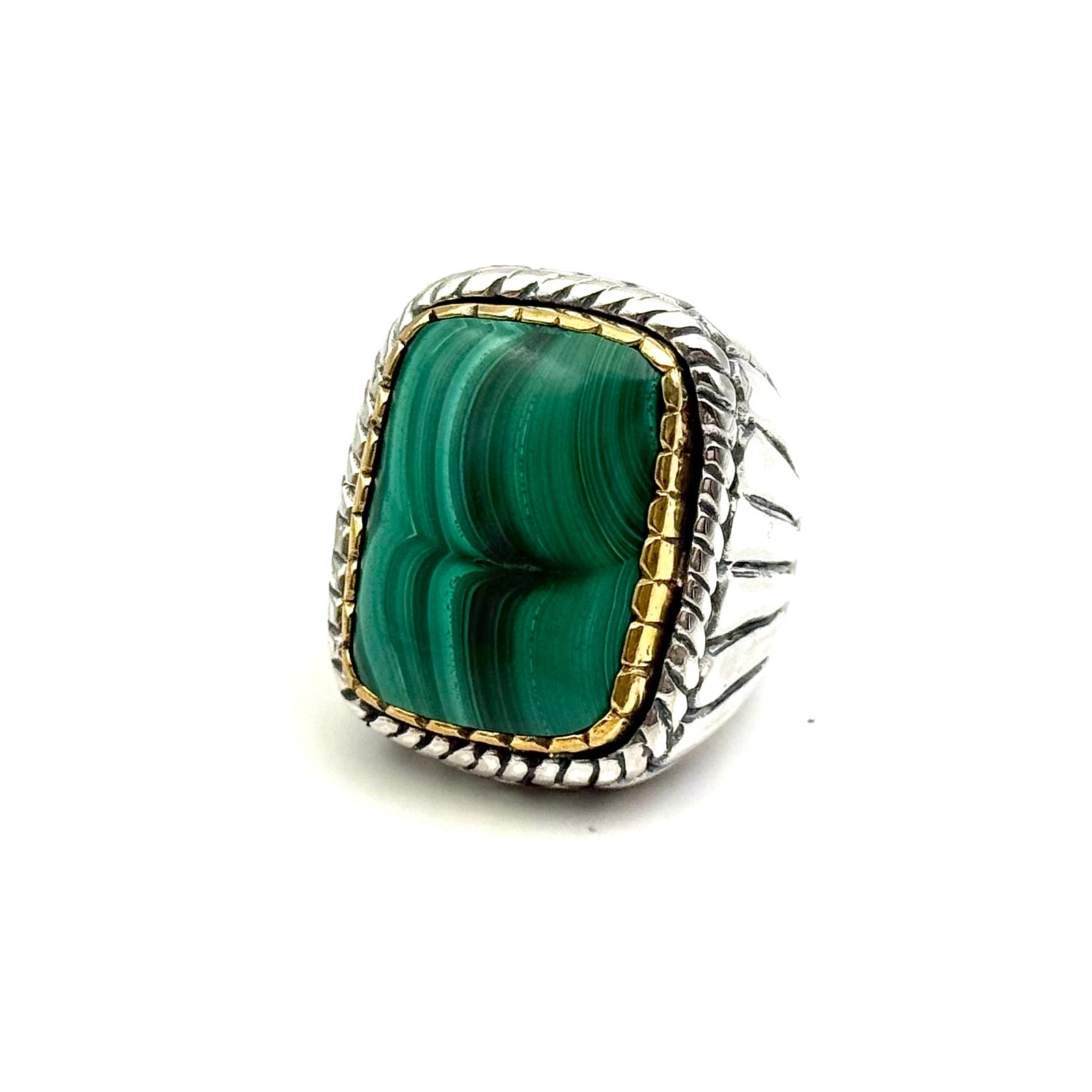 Bague ethnique fine en argent et pierre ovale en Malachite Bague ethnique fine en argent et pierre ovale en Malachite